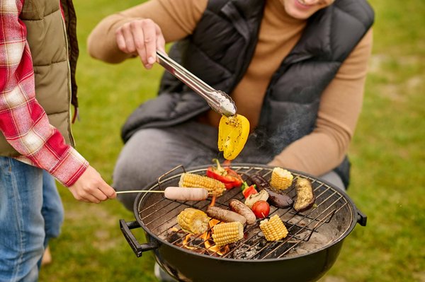 Quels sont les meilleurs conseils pour organiser un barbecue avec des plats variés et originaux?
